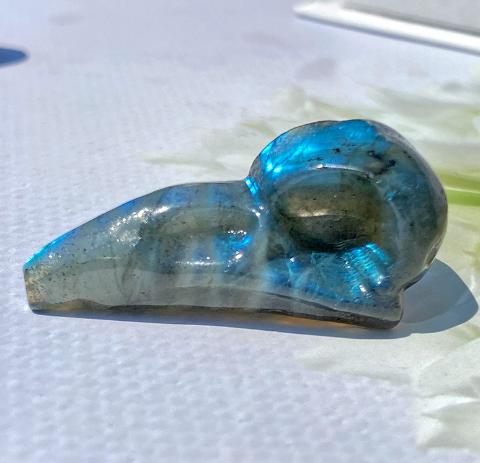 Natural color blue light natural labradorite